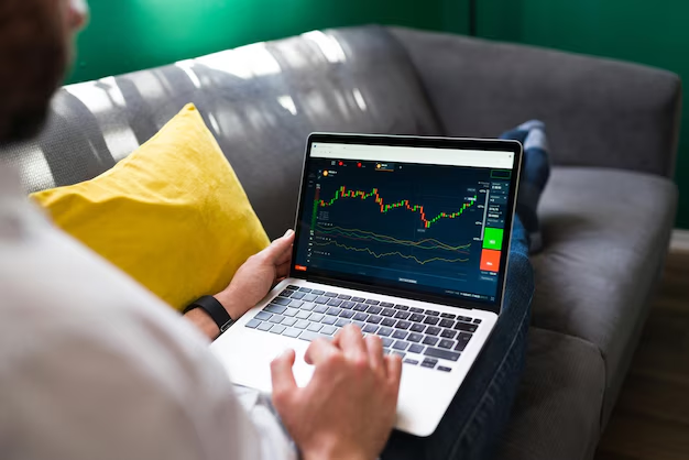 Identifying Key Candlestick Patterns: Pin Bars vs. Engulfing Candles